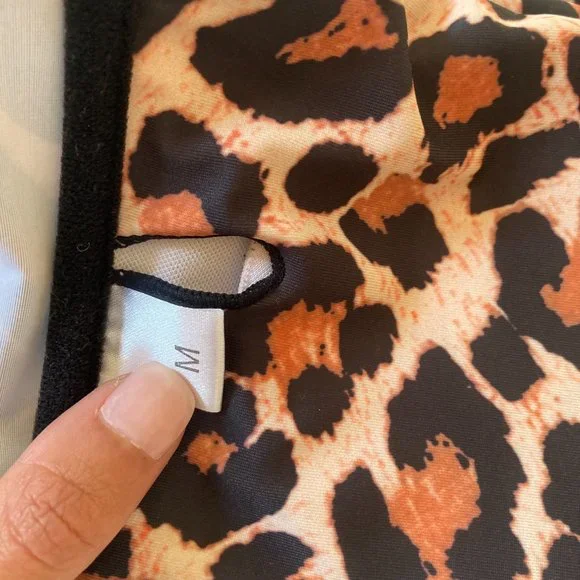 NWOT Leopard Cheetah Animal Print Padded Bandeau Crop Bikini Top Medium - Picture 3 of 4